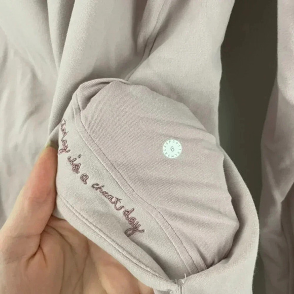 Lululemon Stress Less Pullover Sweatshirt in Porcelain Pink Size 6 - Picture 4 of 6